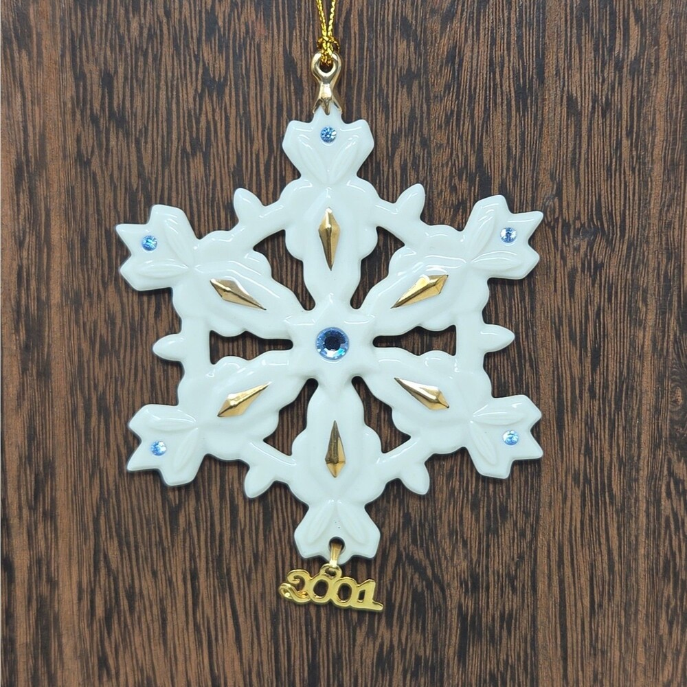 Lenox 2001 China Snowflake Christmas Ornament w/Box